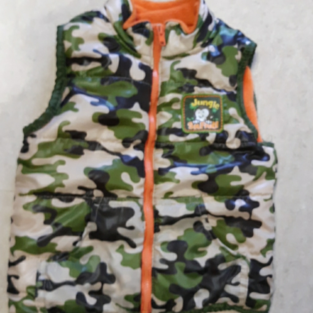 Boy's Jungle Safari puffer vest 24 months - Picture 1 of 5